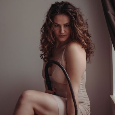 Neu im Dominastudio Elegance: Jungdomina Romina | Bizarrstudio Elegance News Neu im Dominastudio Elegance: Jungdomina Romina | Bizarrstudio Elegance News
