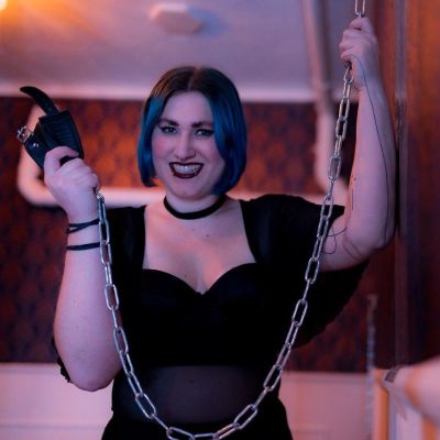 Neu im Bizarrstudio: Mistress Blue | Bizarrstudio Elegance News Neu im Bizarrstudio: Mistress Blue | Bizarrstudio Elegance News
