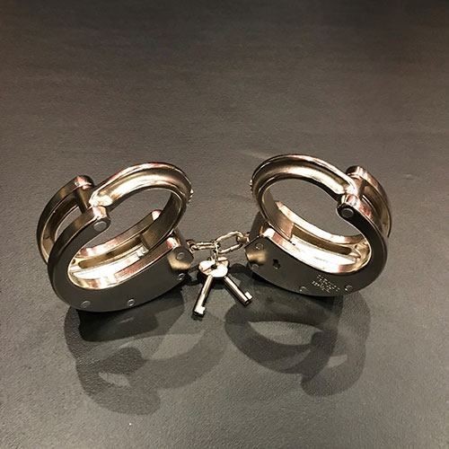 Handcuffs - Clejuso | Bizarrstudio Elegance Equipment Handcuffs - Clejuso | Bizarrstudio Elegance Equipment