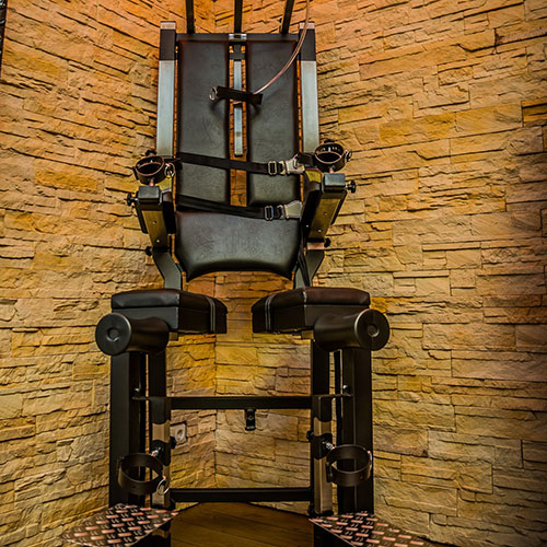 Slave chair - by Stylefetish | Bizarrstudio Elegance Equipment