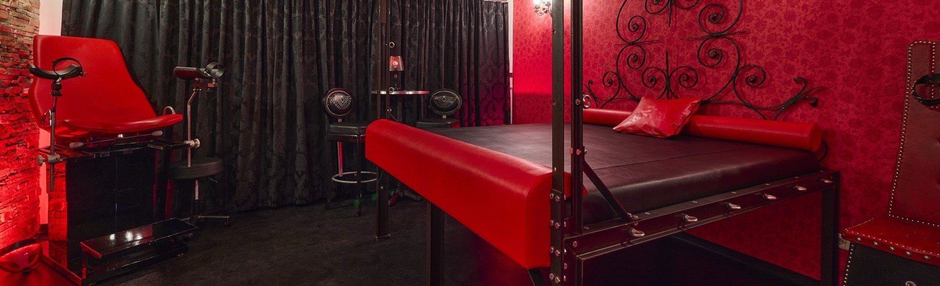 Das Rote Zimmer im Penthouse Elegance - München
